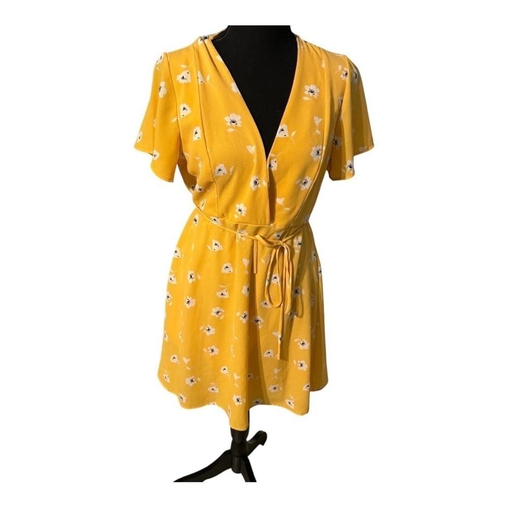 Emory Park NWOT Yellow Floral Wrap Dress Size Medium Mini Tie Waist
